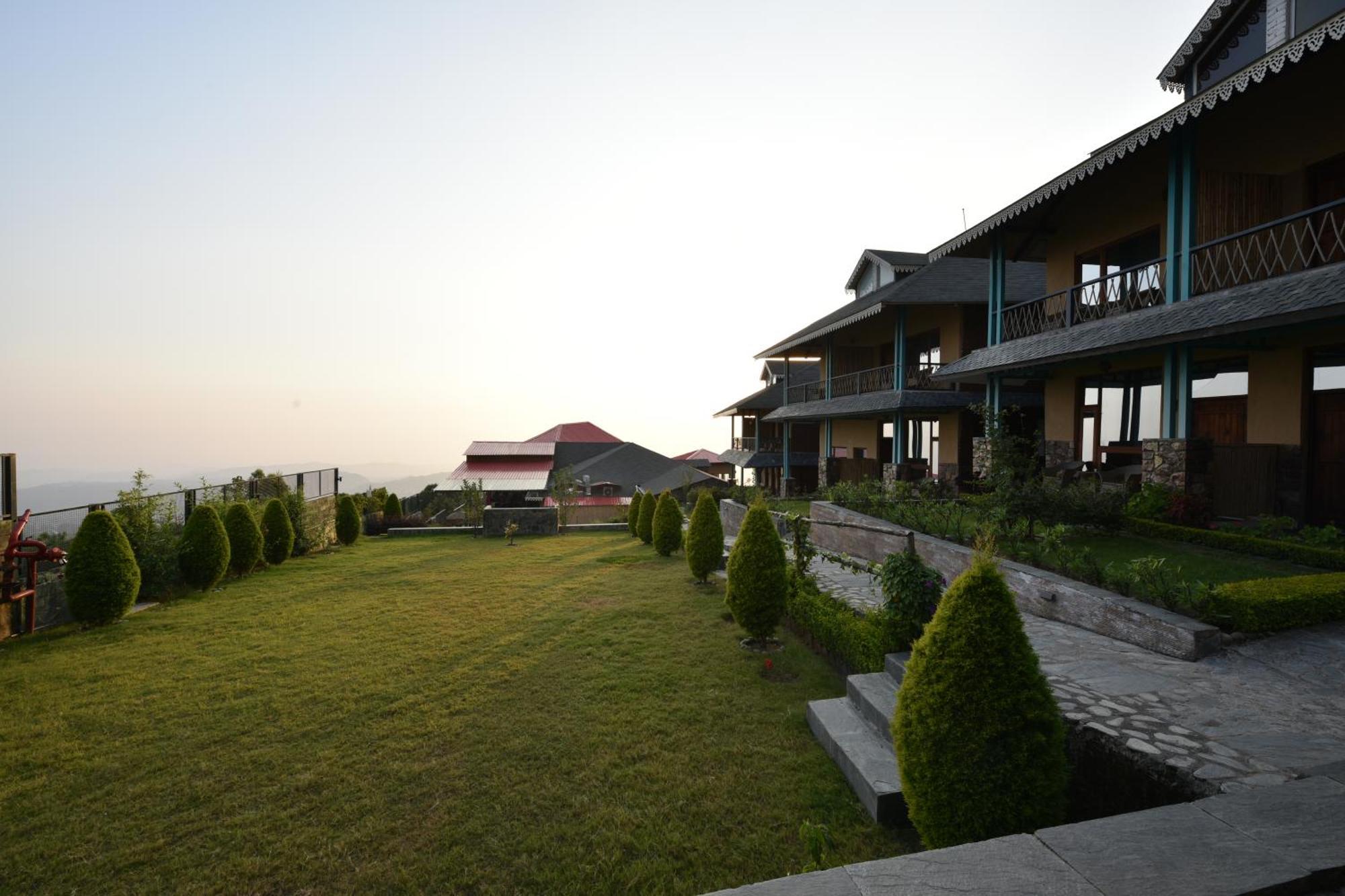 Tiaraa Jujurana Resort & Spa Dharamshala Exterior photo